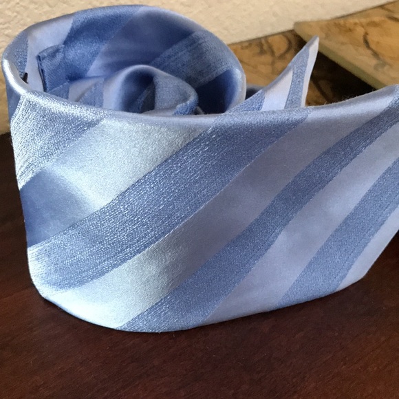 Michael Kors Blue Silk Tie - Picture 9 of 9